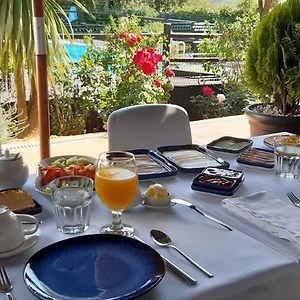 Aprahouseloule Bed & Breakfast Loule